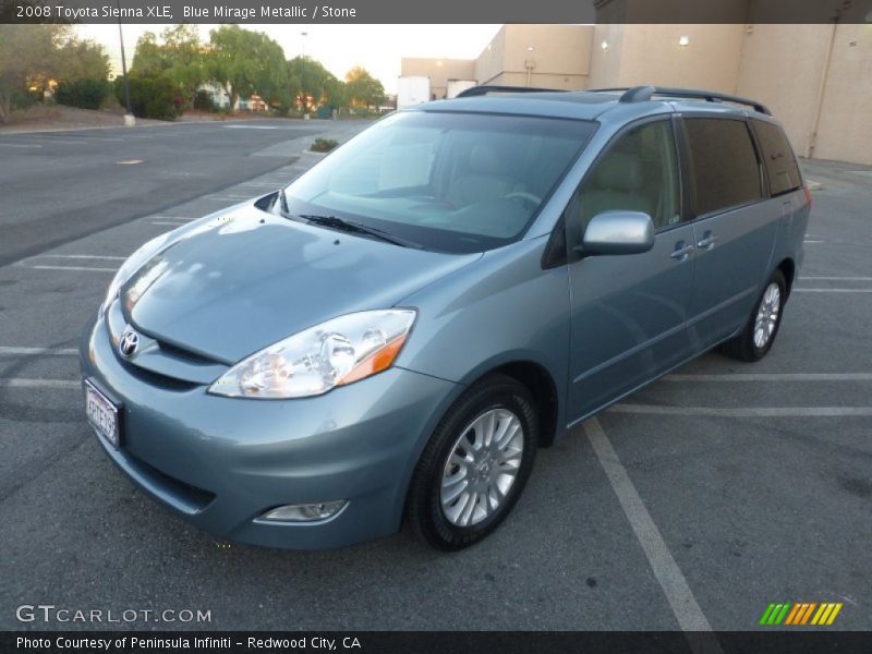 Front 3/4 View of 2008 Sienna XLE
