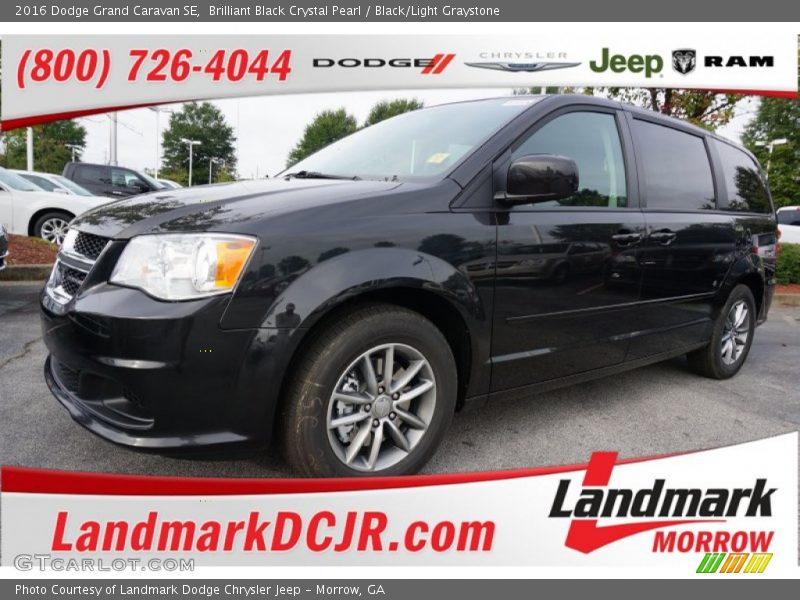 Brilliant Black Crystal Pearl / Black/Light Graystone 2016 Dodge Grand Caravan SE