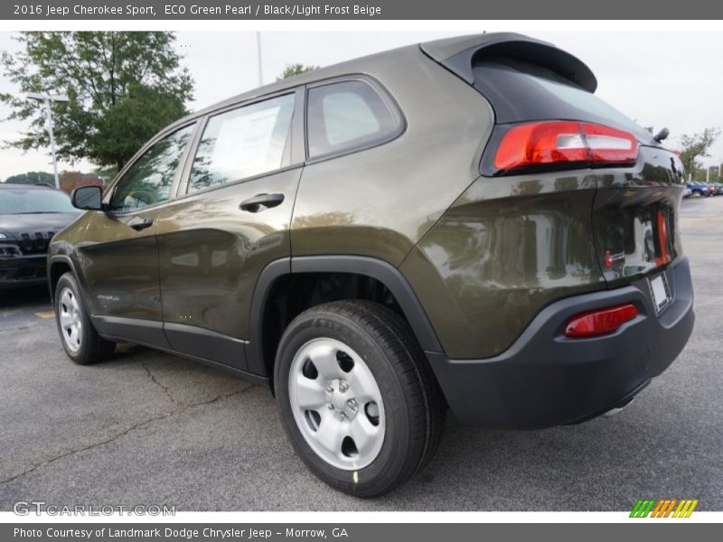 ECO Green Pearl / Black/Light Frost Beige 2016 Jeep Cherokee Sport