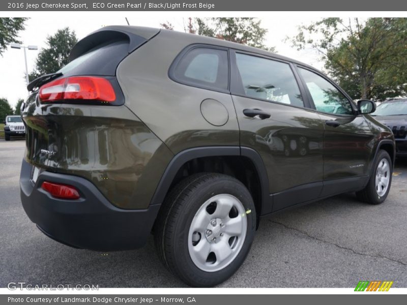 ECO Green Pearl / Black/Light Frost Beige 2016 Jeep Cherokee Sport