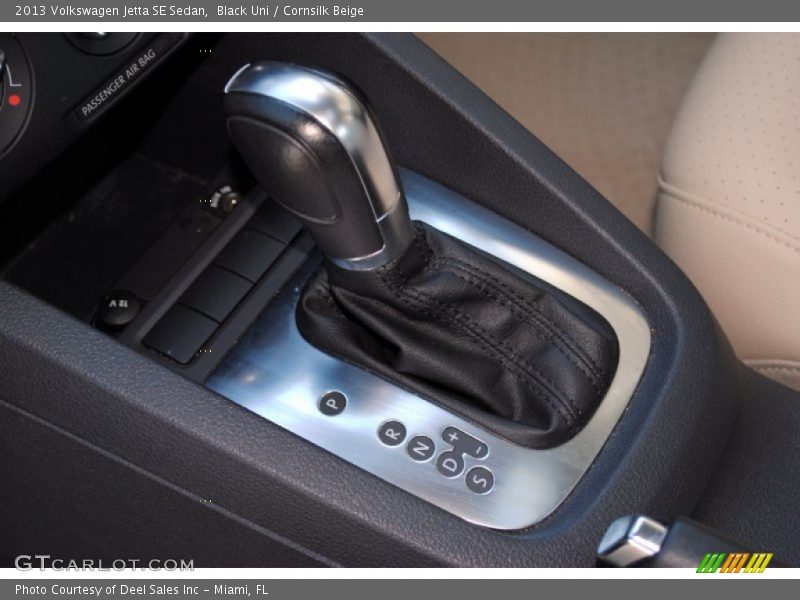 Black Uni / Cornsilk Beige 2013 Volkswagen Jetta SE Sedan