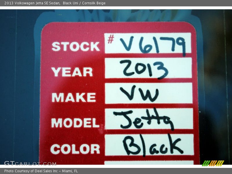 Black Uni / Cornsilk Beige 2013 Volkswagen Jetta SE Sedan