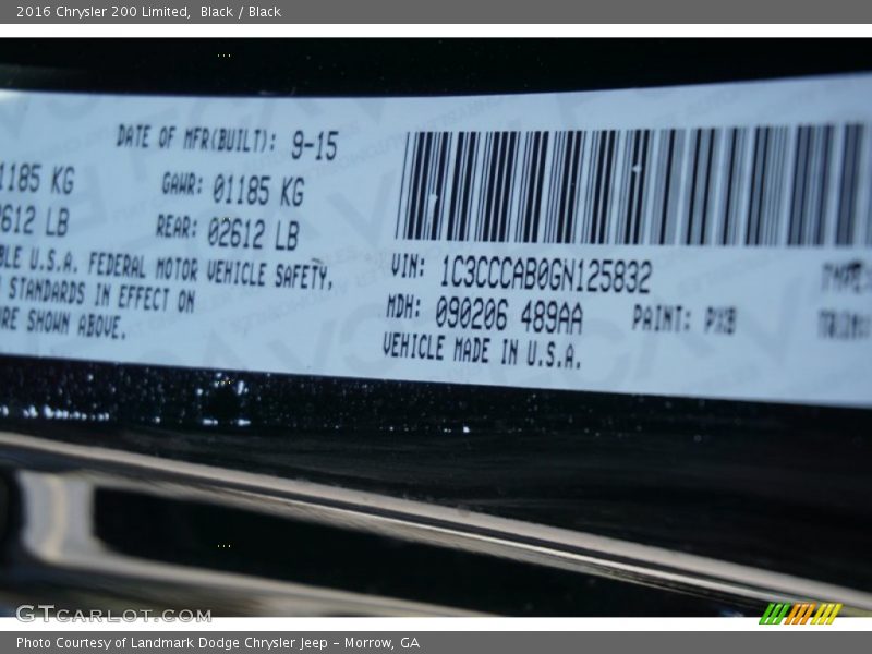 Black / Black 2016 Chrysler 200 Limited