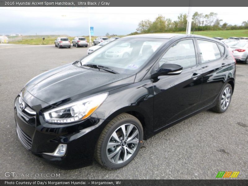 Front 3/4 View of 2016 Accent Sport Hatchback