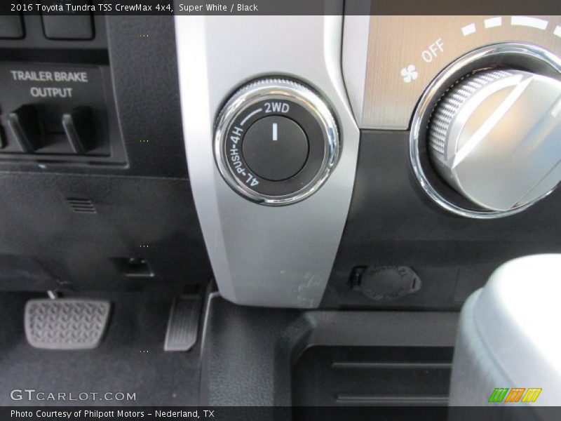 Super White / Black 2016 Toyota Tundra TSS CrewMax 4x4