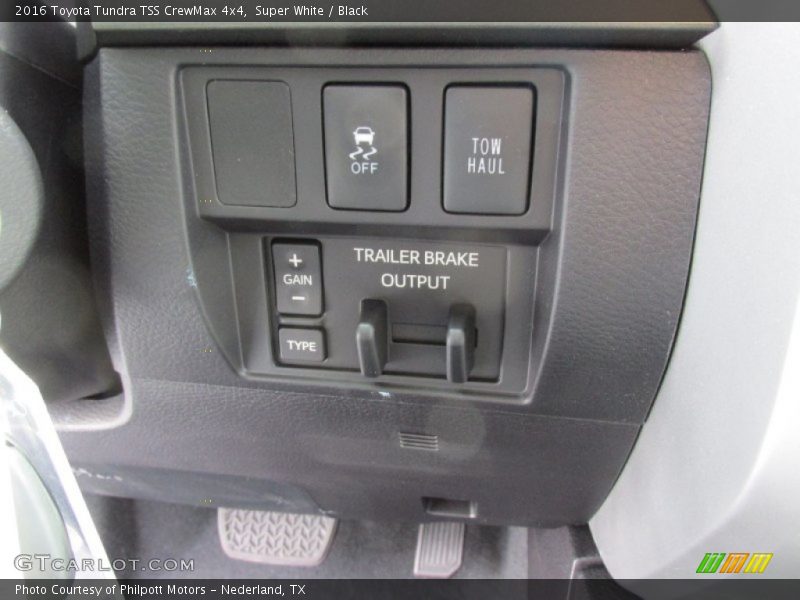 Super White / Black 2016 Toyota Tundra TSS CrewMax 4x4