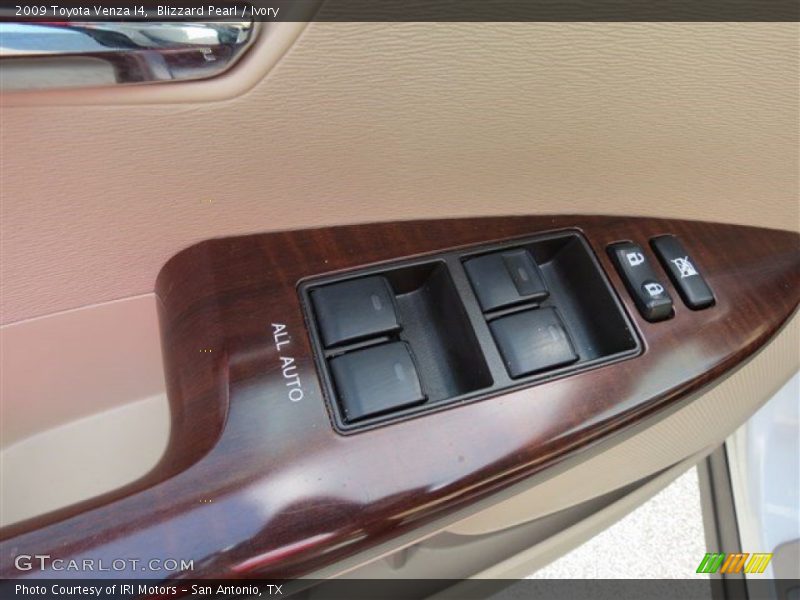 Blizzard Pearl / Ivory 2009 Toyota Venza I4