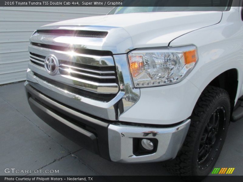 Super White / Graphite 2016 Toyota Tundra TSS Double Cab 4x4