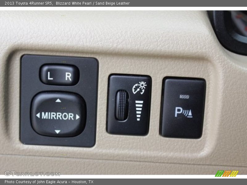 Blizzard White Pearl / Sand Beige Leather 2013 Toyota 4Runner SR5