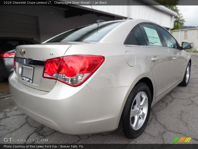 Champagne Silver Metallic / Jet Black 2016 Chevrolet Cruze Limited LT