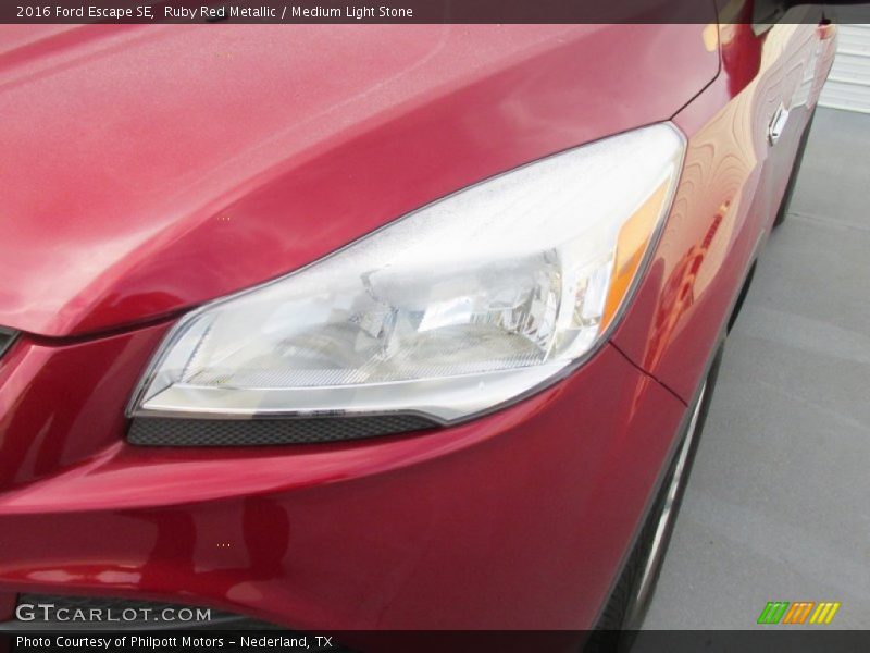 Ruby Red Metallic / Medium Light Stone 2016 Ford Escape SE