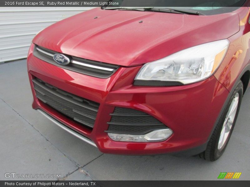 Ruby Red Metallic / Medium Light Stone 2016 Ford Escape SE