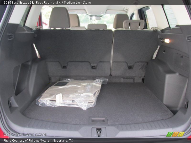  2016 Escape SE Trunk