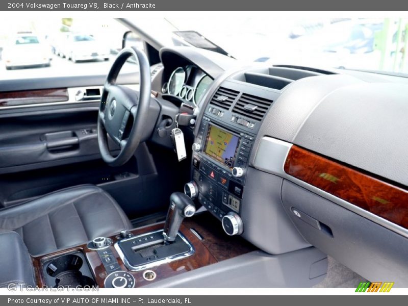 Black / Anthracite 2004 Volkswagen Touareg V8