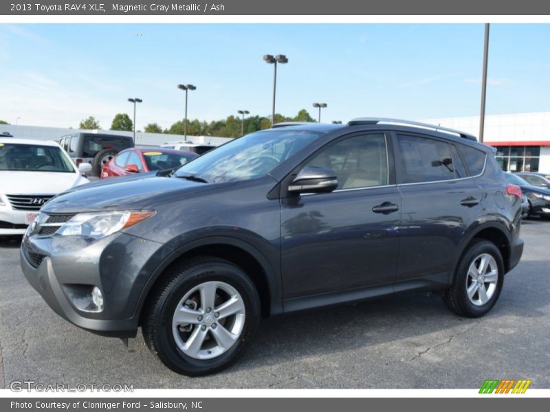 Front 3/4 View of 2013 RAV4 XLE