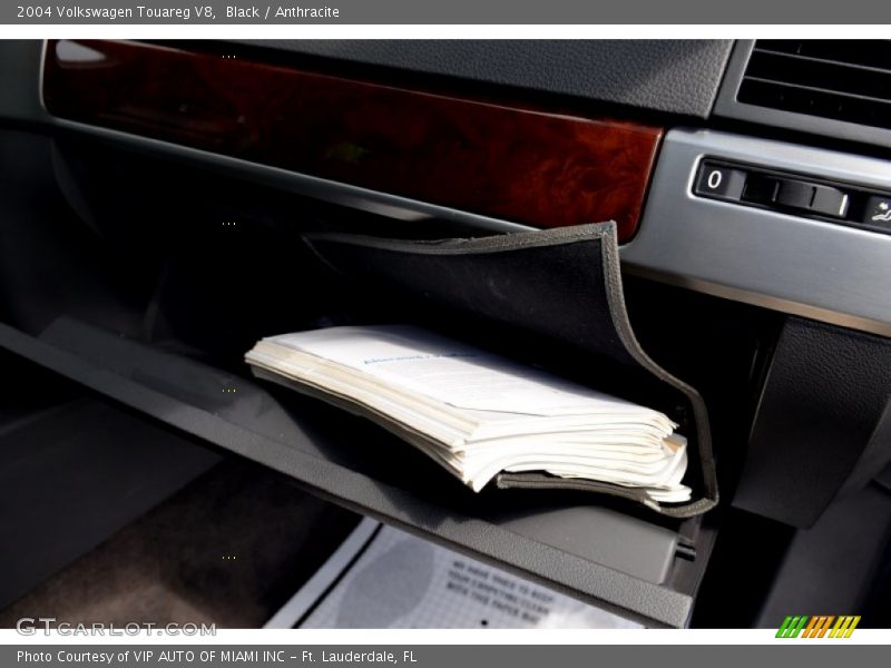 Black / Anthracite 2004 Volkswagen Touareg V8