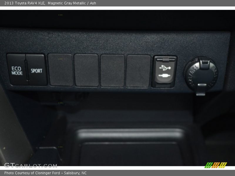 Magnetic Gray Metallic / Ash 2013 Toyota RAV4 XLE