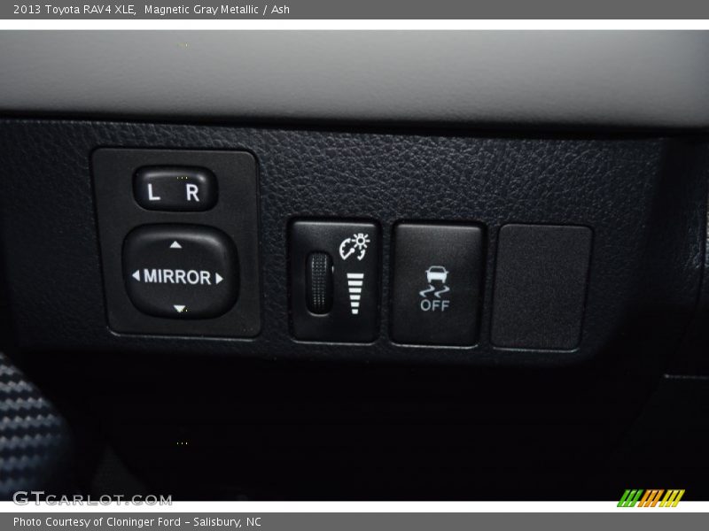 Magnetic Gray Metallic / Ash 2013 Toyota RAV4 XLE