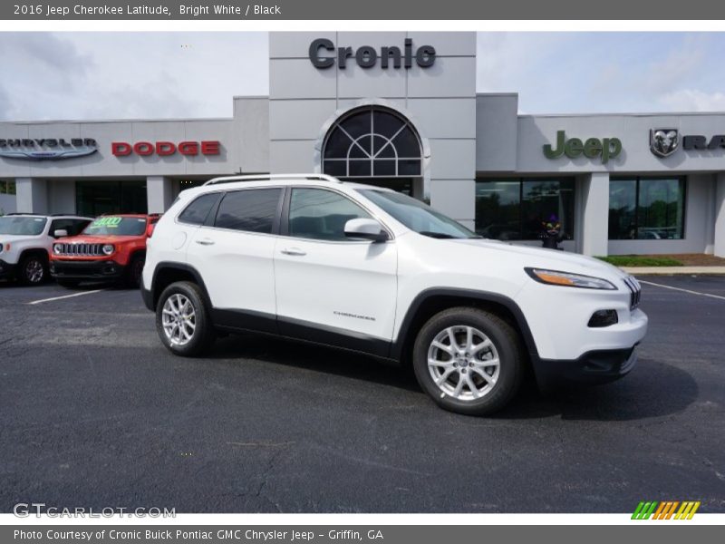 Bright White / Black 2016 Jeep Cherokee Latitude