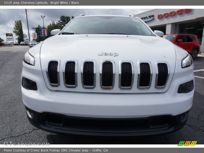 Bright White / Black 2016 Jeep Cherokee Latitude