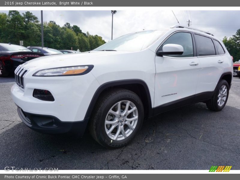 Bright White / Black 2016 Jeep Cherokee Latitude