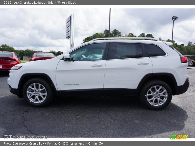 Bright White / Black 2016 Jeep Cherokee Latitude