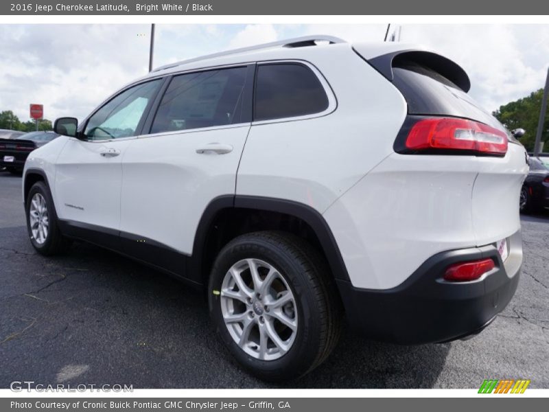 Bright White / Black 2016 Jeep Cherokee Latitude