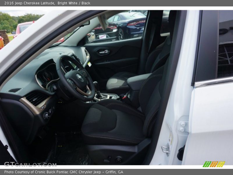 Bright White / Black 2016 Jeep Cherokee Latitude