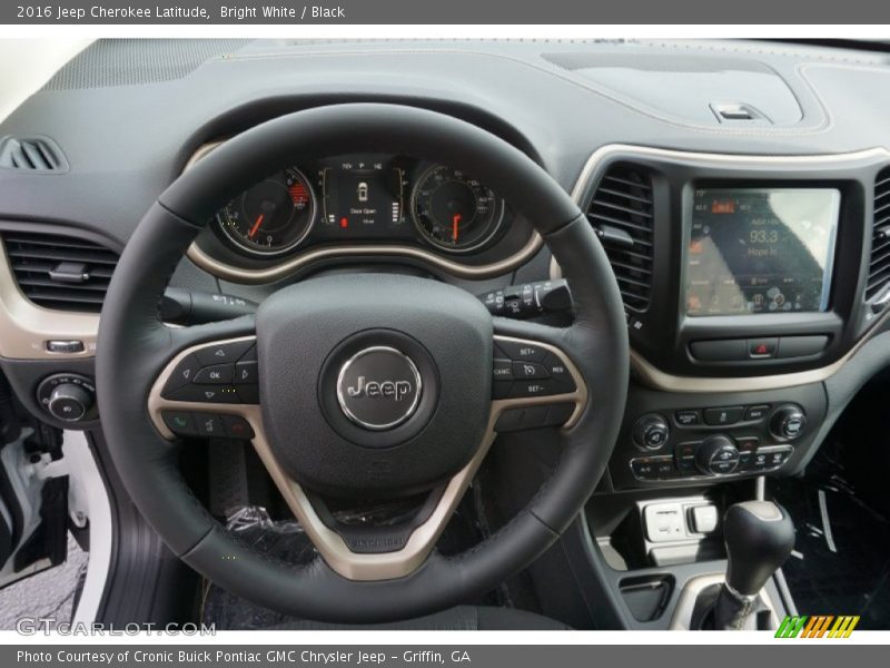 Bright White / Black 2016 Jeep Cherokee Latitude