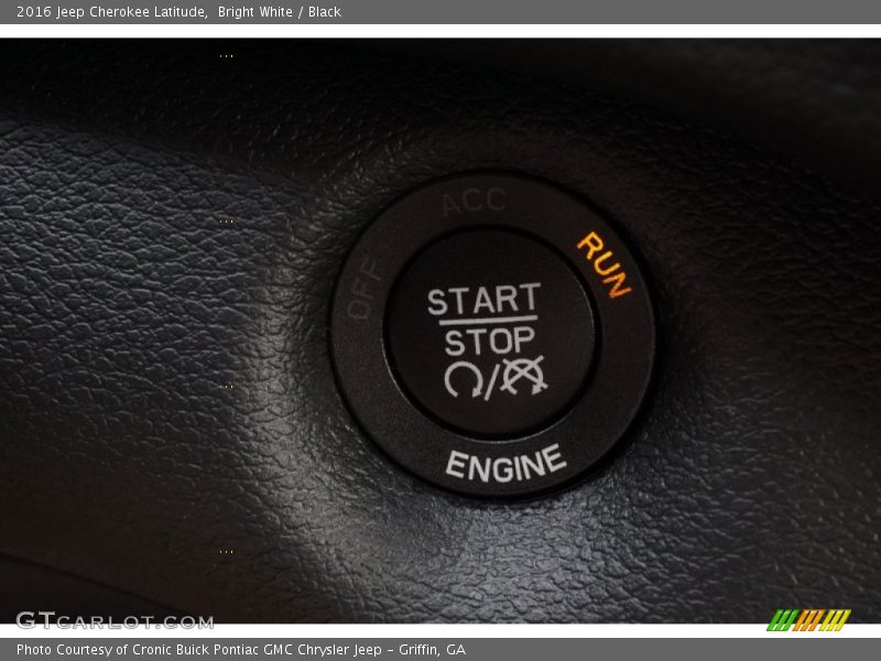 Bright White / Black 2016 Jeep Cherokee Latitude