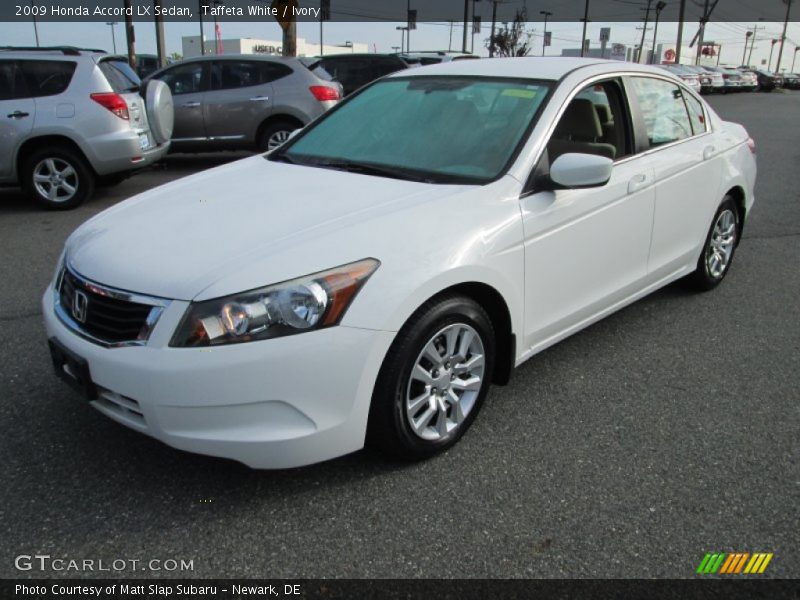 Front 3/4 View of 2009 Accord LX Sedan