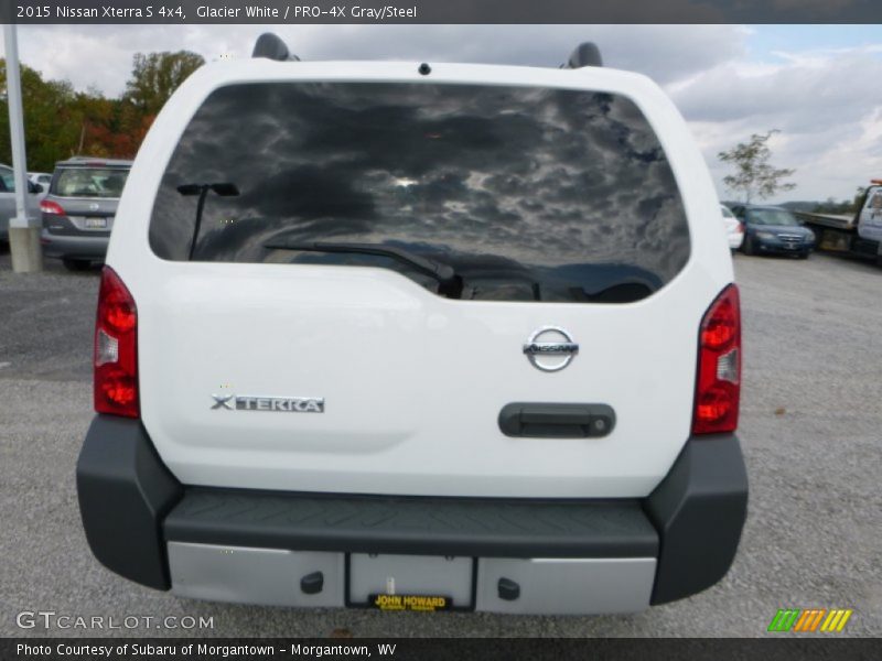 Glacier White / PRO-4X Gray/Steel 2015 Nissan Xterra S 4x4