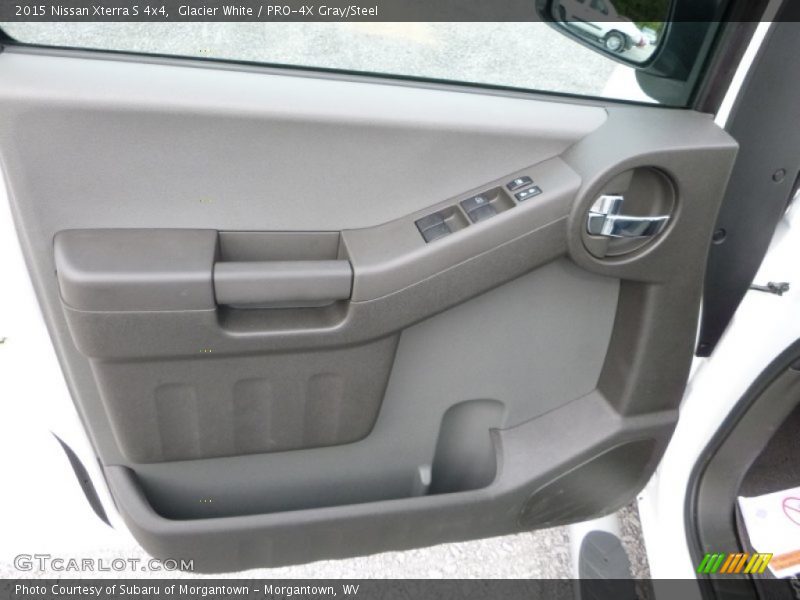 Glacier White / PRO-4X Gray/Steel 2015 Nissan Xterra S 4x4