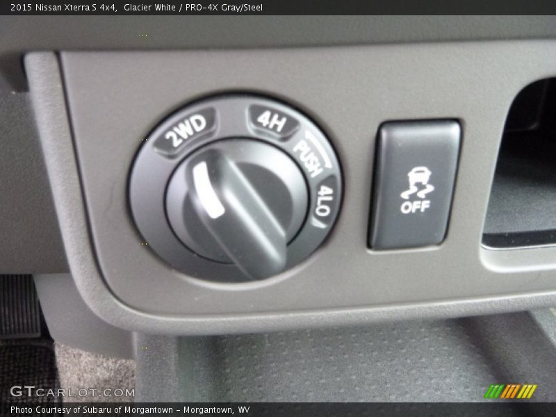 Glacier White / PRO-4X Gray/Steel 2015 Nissan Xterra S 4x4