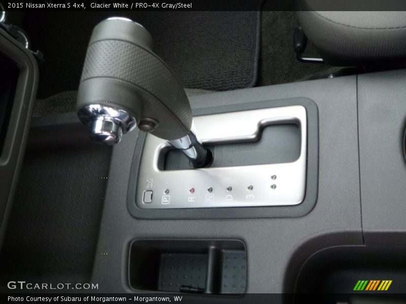 Glacier White / PRO-4X Gray/Steel 2015 Nissan Xterra S 4x4