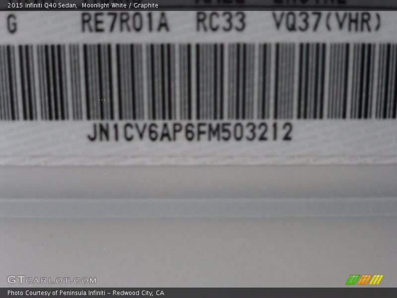 Moonlight White / Graphite 2015 Infiniti Q40 Sedan