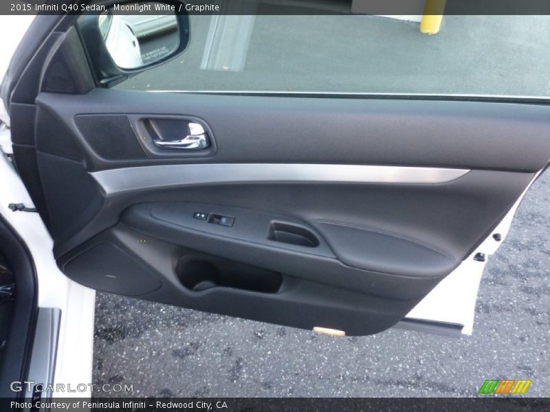 Moonlight White / Graphite 2015 Infiniti Q40 Sedan