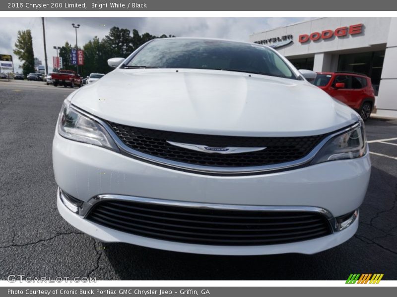 Bright White / Black 2016 Chrysler 200 Limited