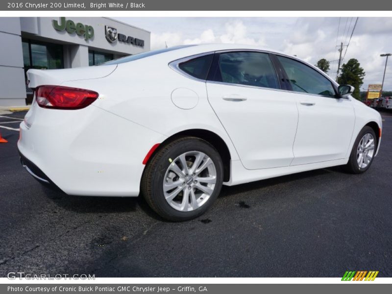 Bright White / Black 2016 Chrysler 200 Limited