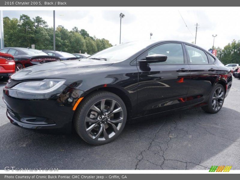 Front 3/4 View of 2016 200 S