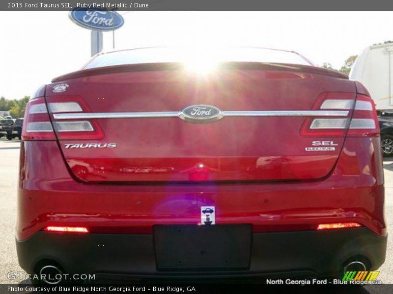 Ruby Red Metallic / Dune 2015 Ford Taurus SEL