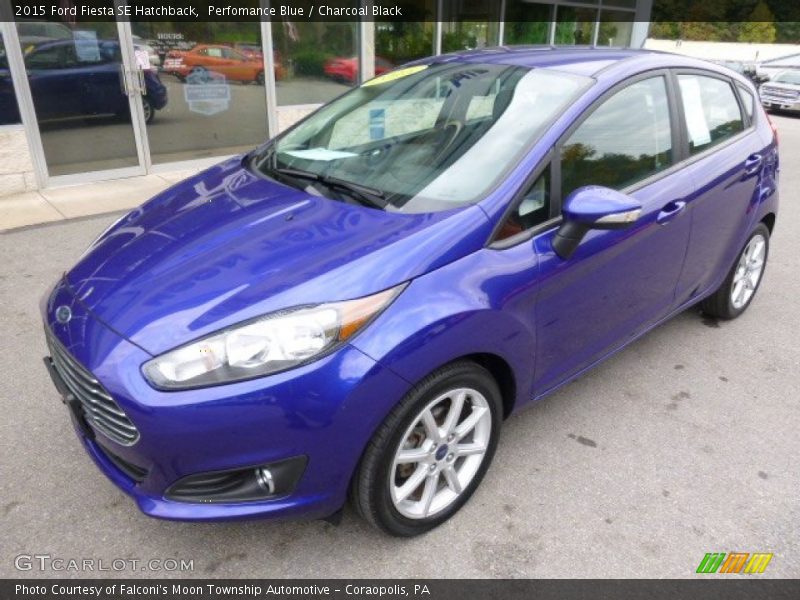 Front 3/4 View of 2015 Fiesta SE Hatchback
