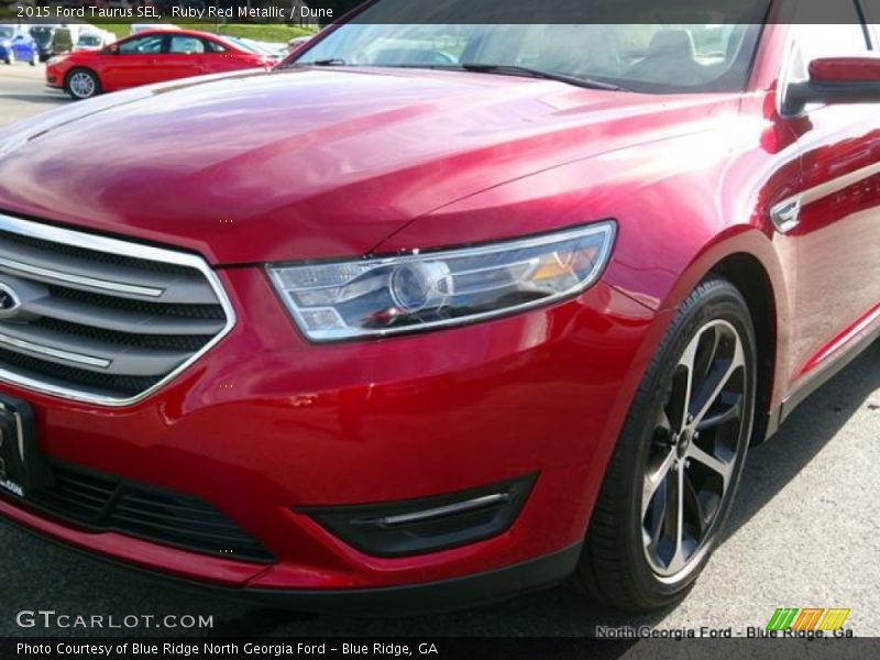 Ruby Red Metallic / Dune 2015 Ford Taurus SEL