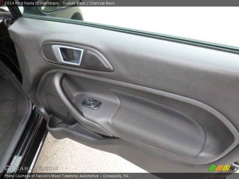 Tuxedo Black / Charcoal Black 2014 Ford Fiesta SE Hatchback