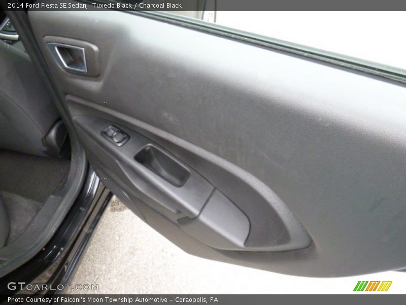 Tuxedo Black / Charcoal Black 2014 Ford Fiesta SE Sedan
