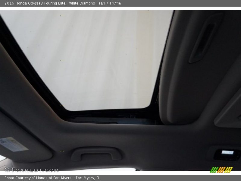 White Diamond Pearl / Truffle 2016 Honda Odyssey Touring Elite