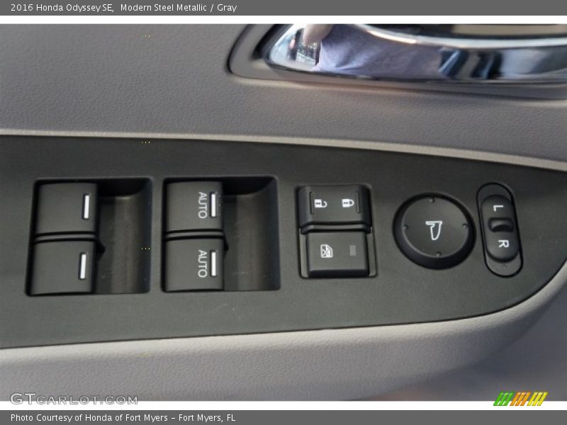 Modern Steel Metallic / Gray 2016 Honda Odyssey SE