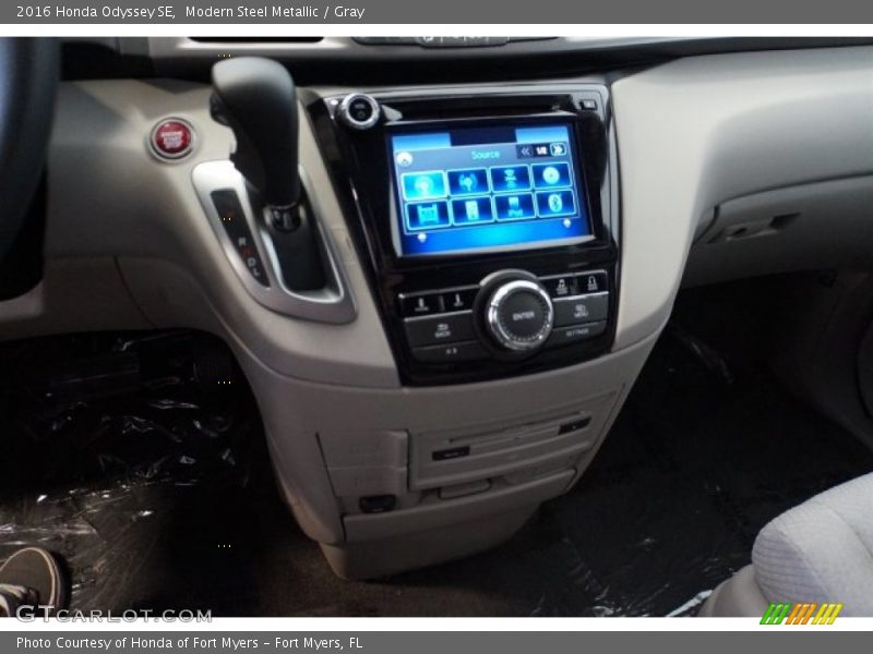 Modern Steel Metallic / Gray 2016 Honda Odyssey SE
