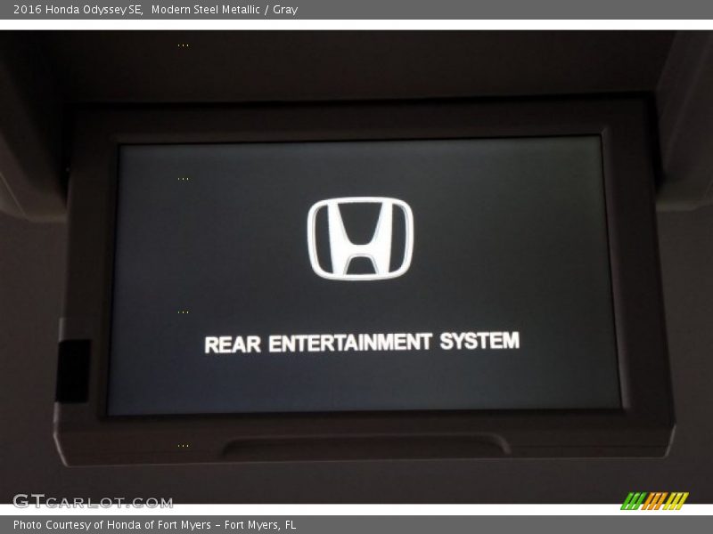 Modern Steel Metallic / Gray 2016 Honda Odyssey SE