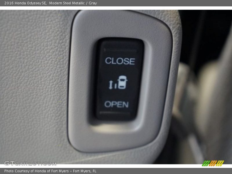 Modern Steel Metallic / Gray 2016 Honda Odyssey SE